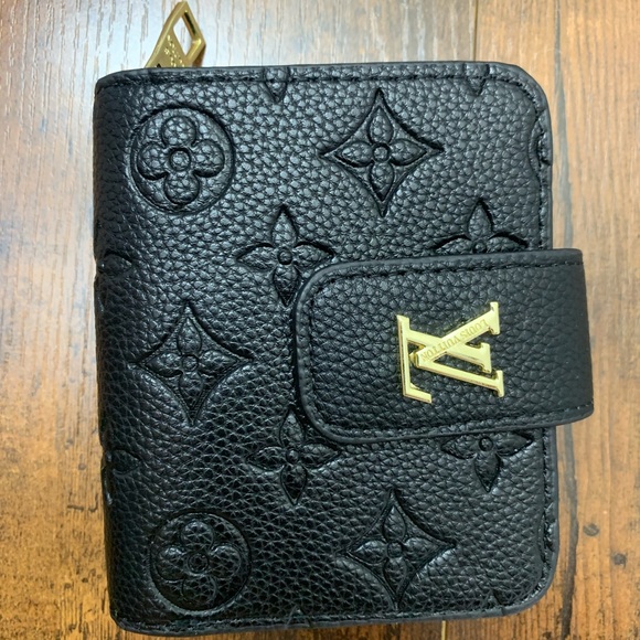 Louis Vuitton classic Wallet - Picture 1 of 3